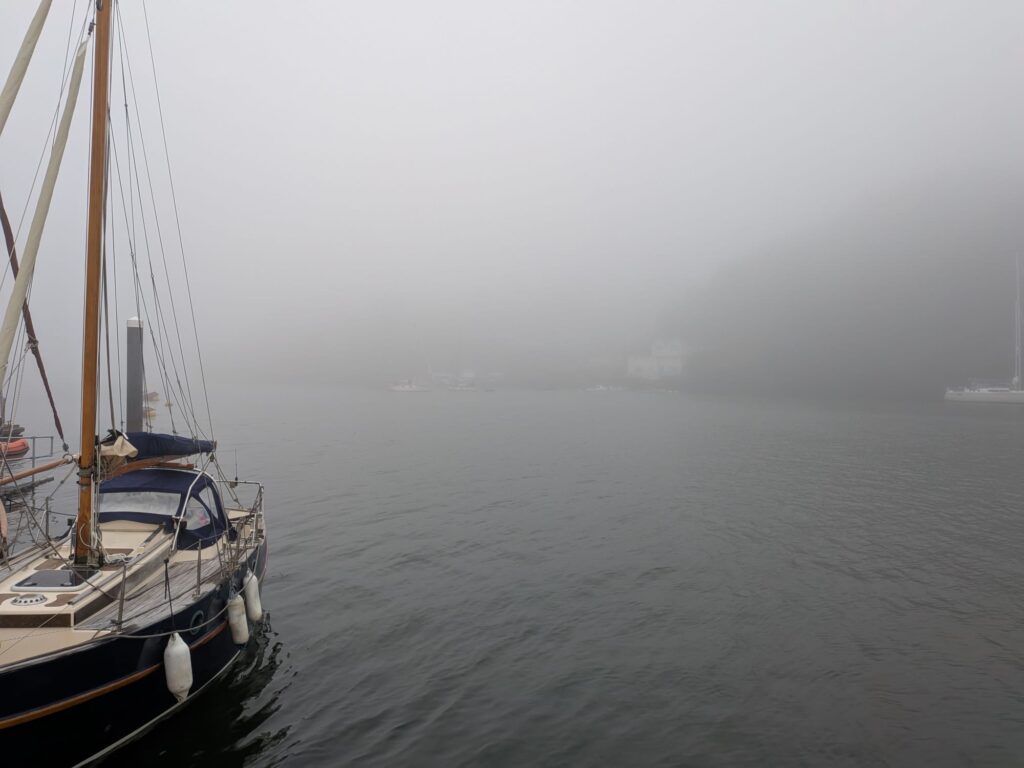 Sailing_in_fog